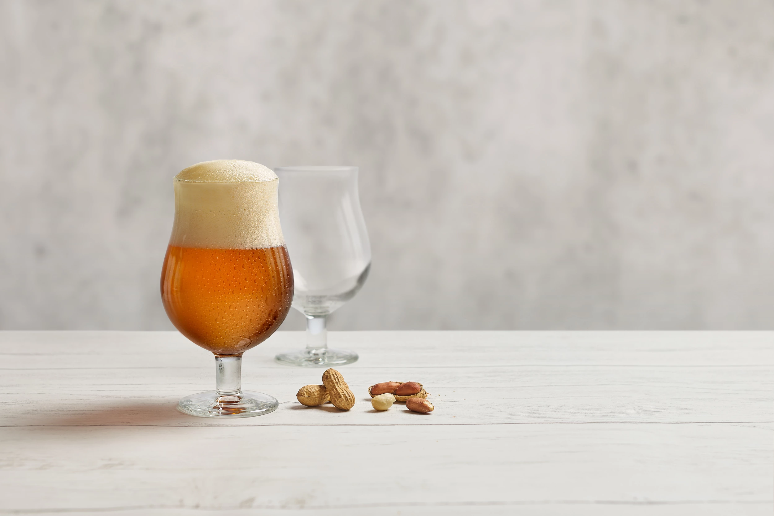 Onis ølglas på fod, 40 cl
