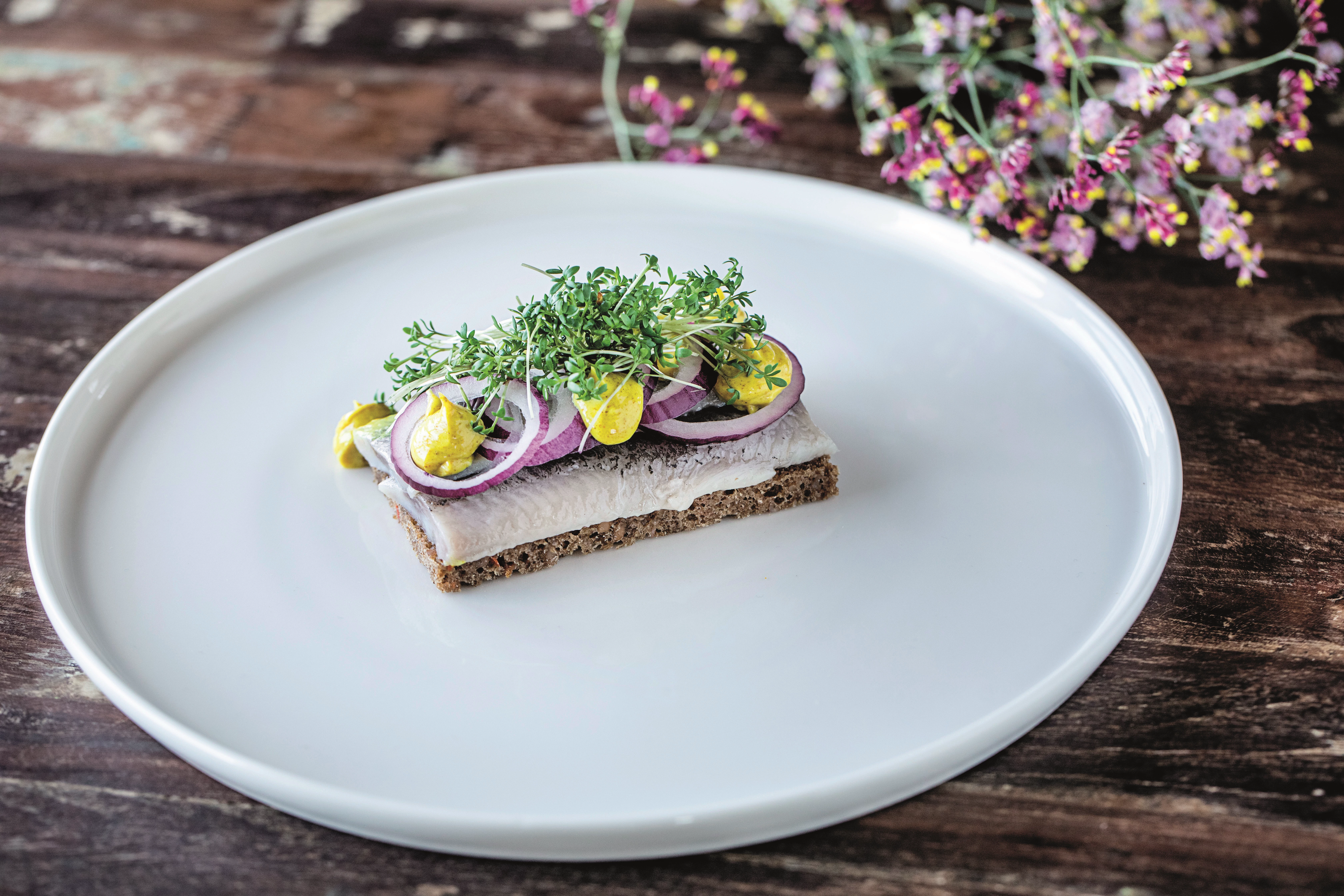 Bonna Hygge flad tallerken uden fane, råhvid, ø22 cm