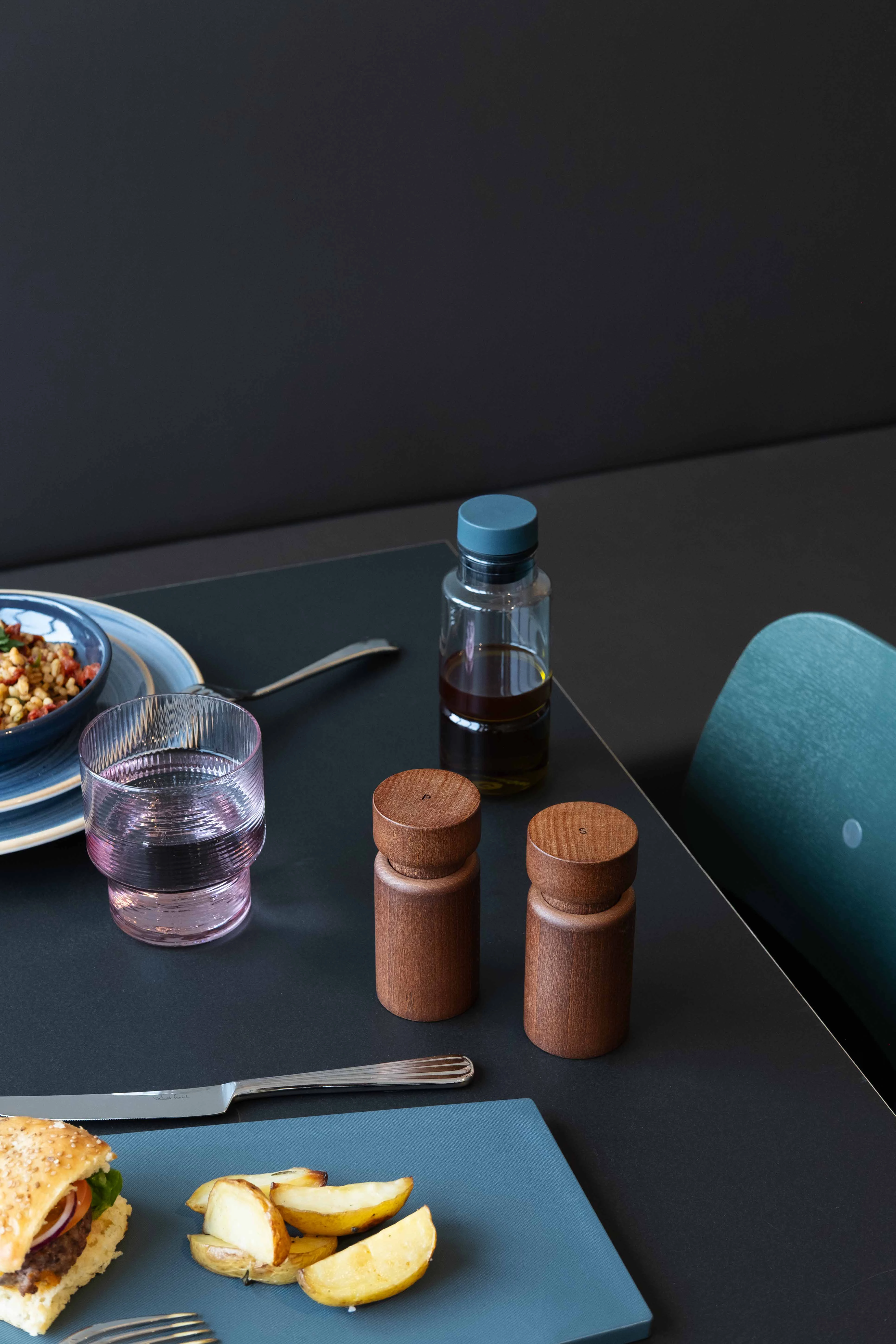 CrushGrind Helsinki peberkværn, mørk bøg, H11 cm