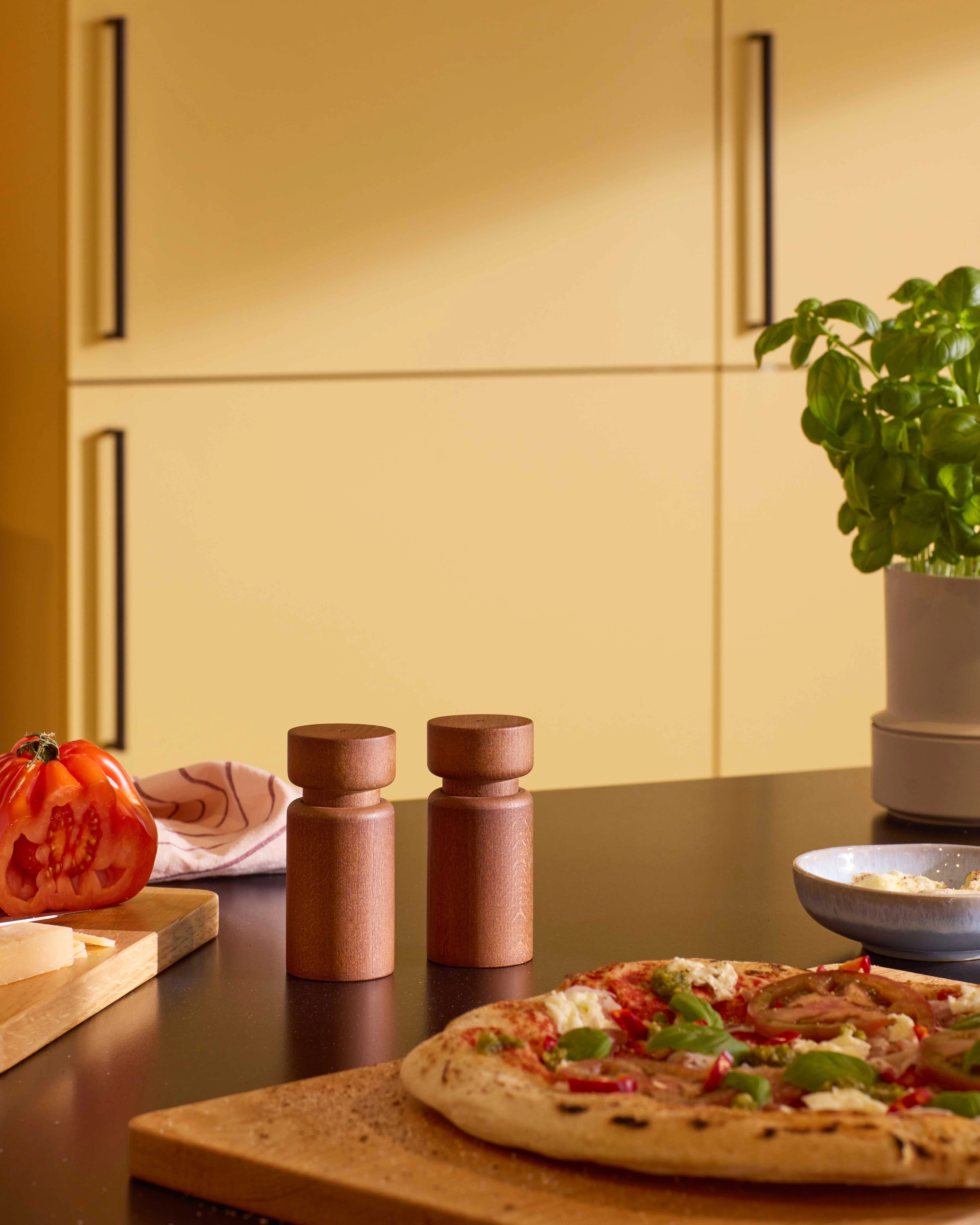 CrushGrind Helsinki peberkværn, mørk bøg, H11 cm