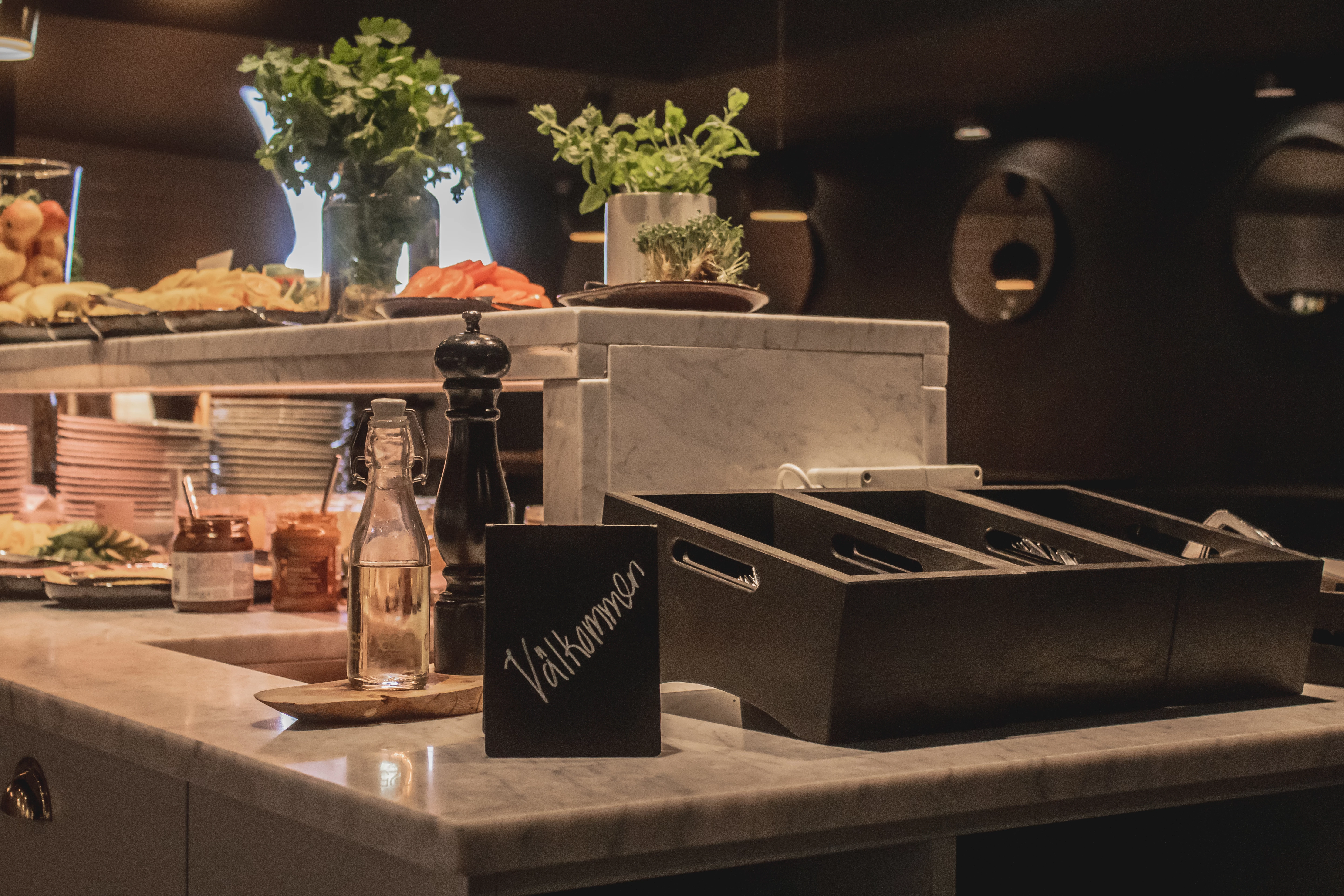 Forest bestikkasse, skrå, mørk eg, 16,7 x 27,8 cm