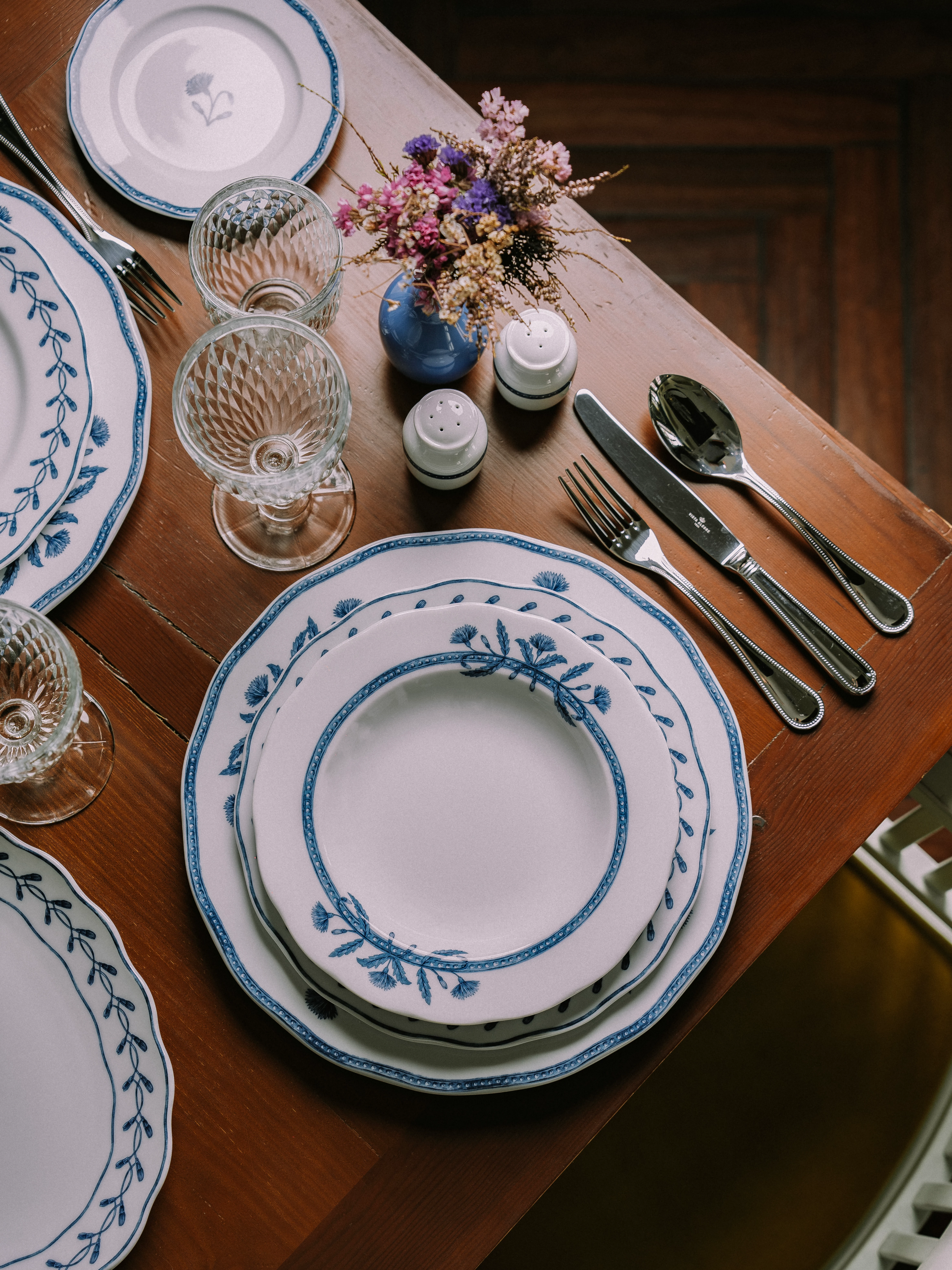 Vista Alegre Jane fad, oval, 28,9 x 22,7 cm, hvid/blå