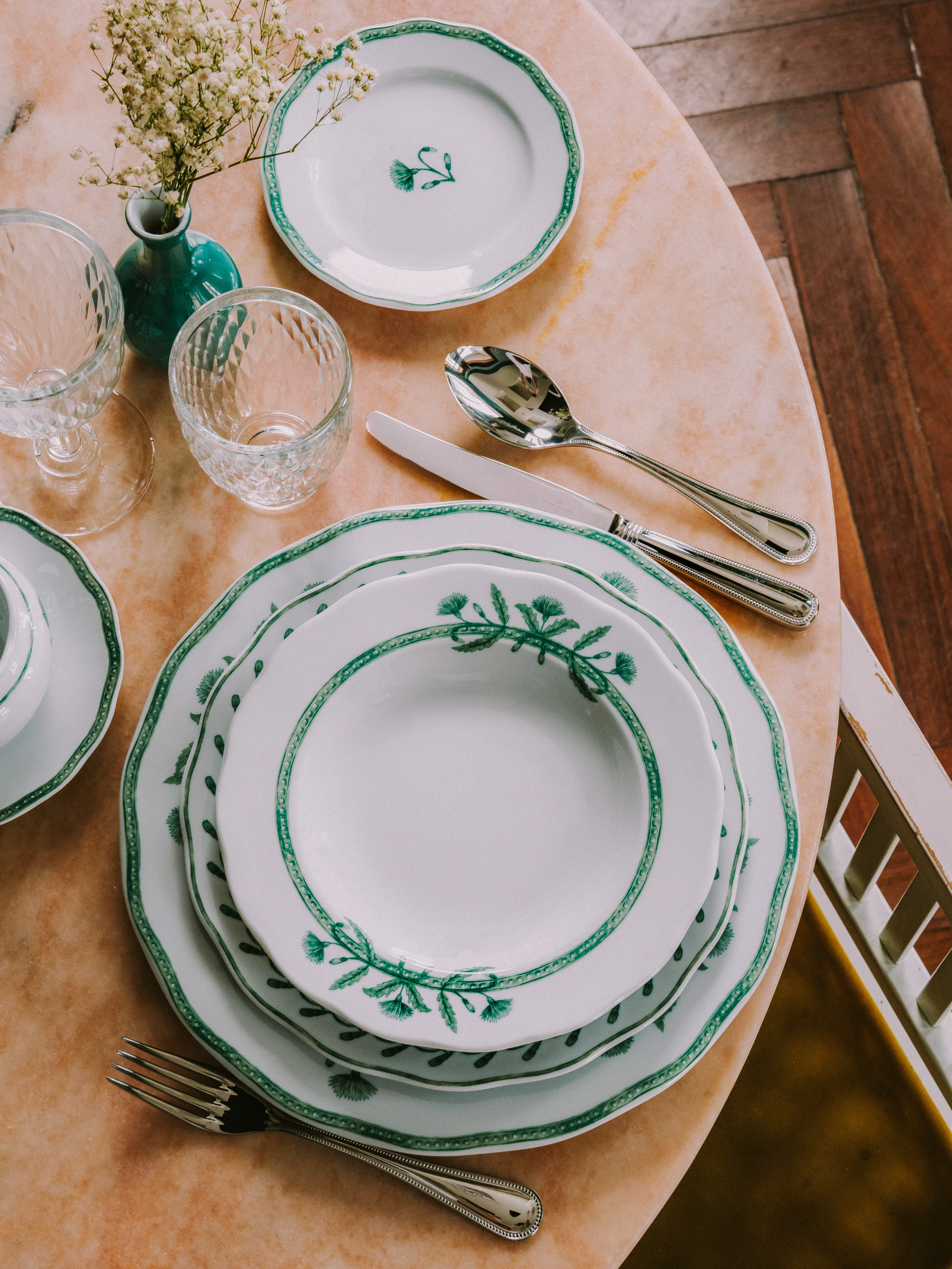 Vista Alegre Jane dyb tallerken, ø23,4 cm, hvid/grøn