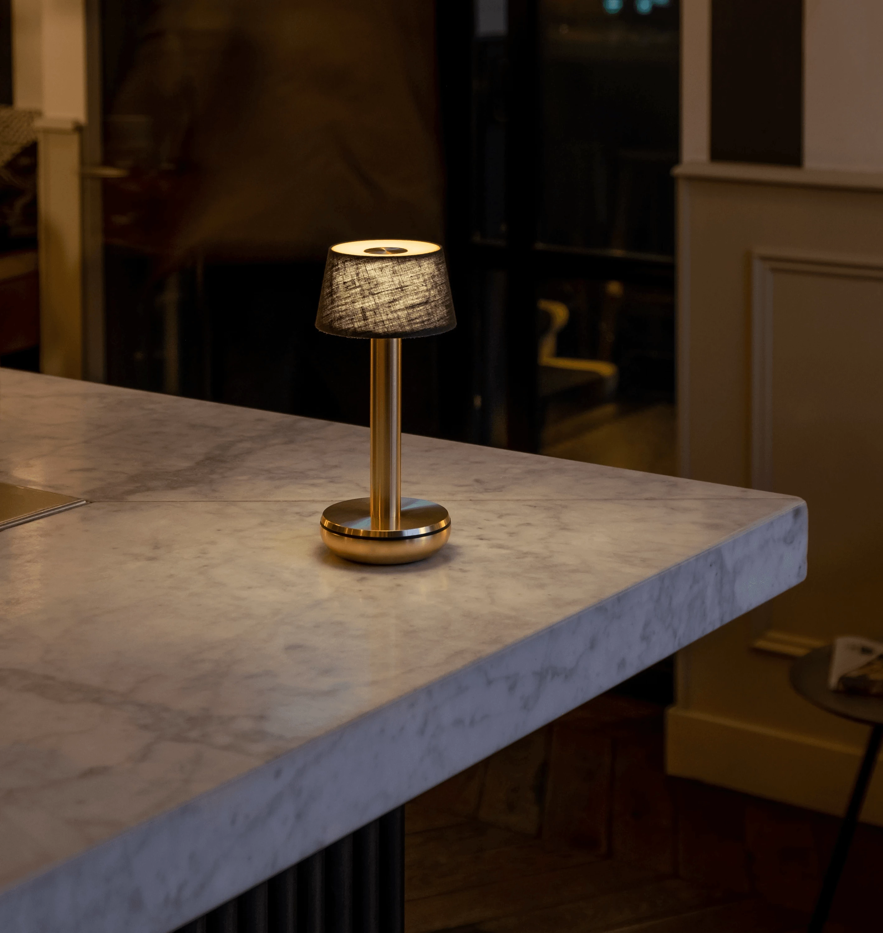 Humble Two lampe, guld/mørkegrøn hør, H 21,2 cm