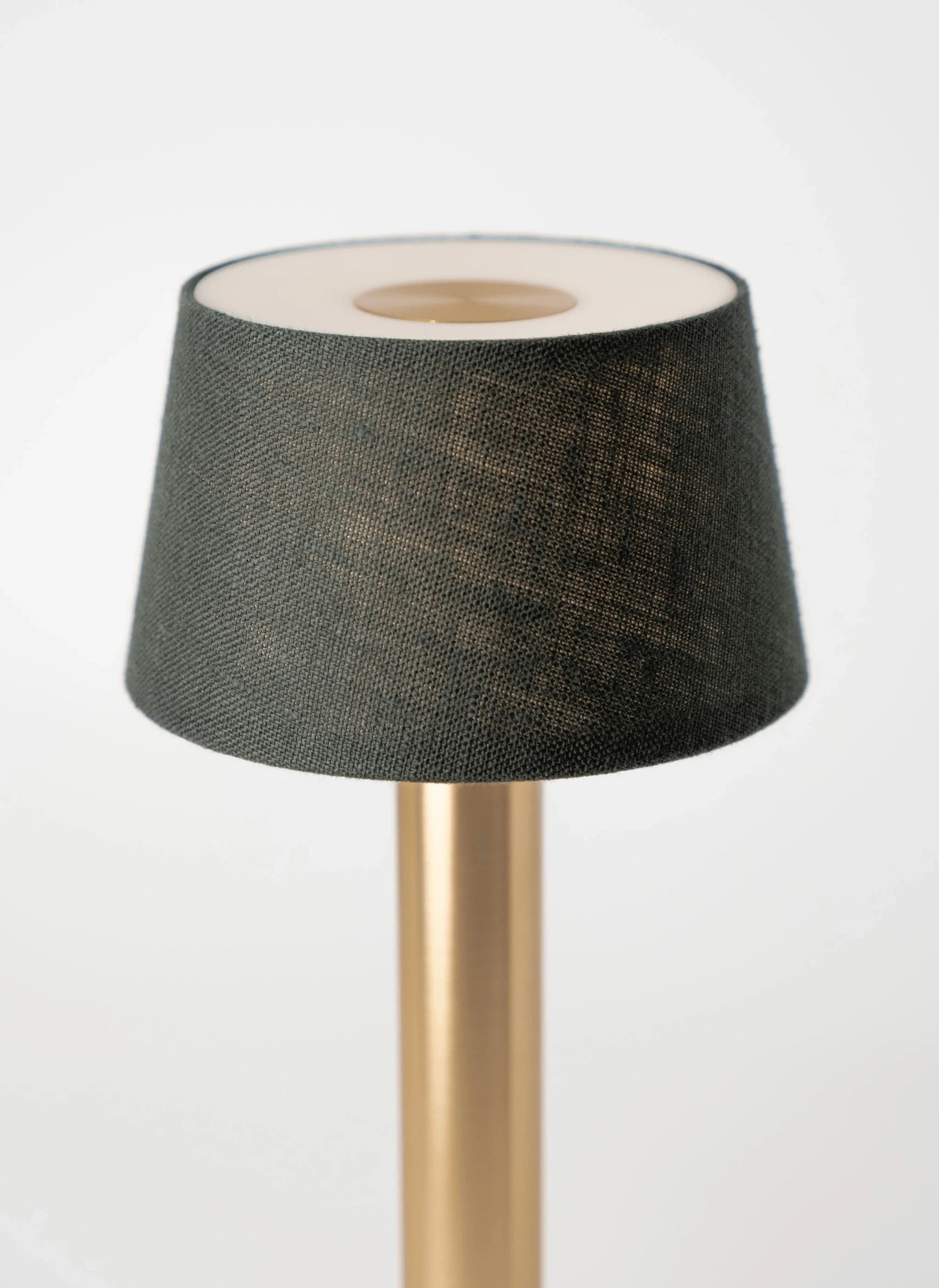 Humble Two lampe, guld/mørkegrøn hør, H 21,2 cm