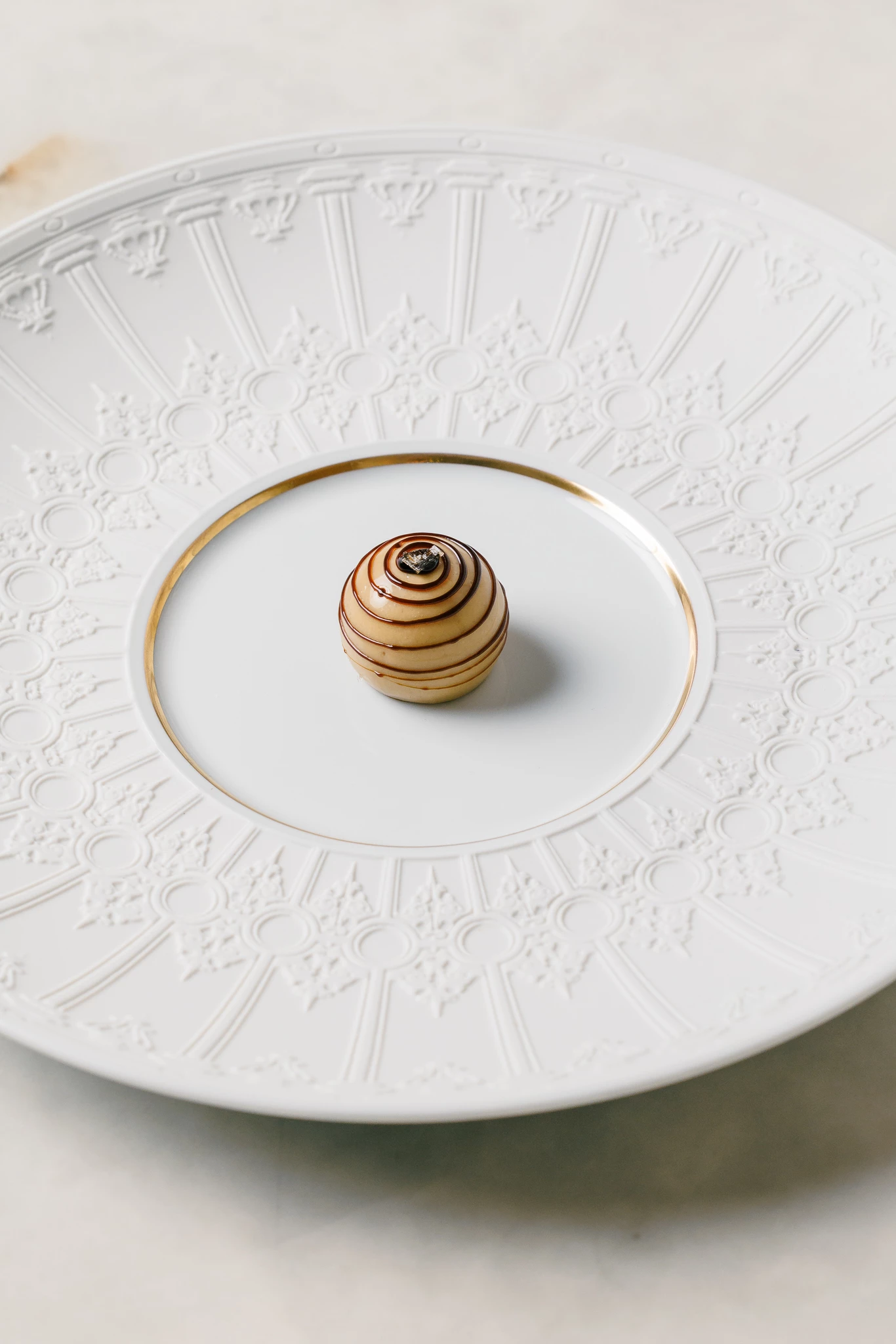 Vista Alegre Chef's Collection Aura gourmettallerken med mat fane og guldkant, ø26,7 cm