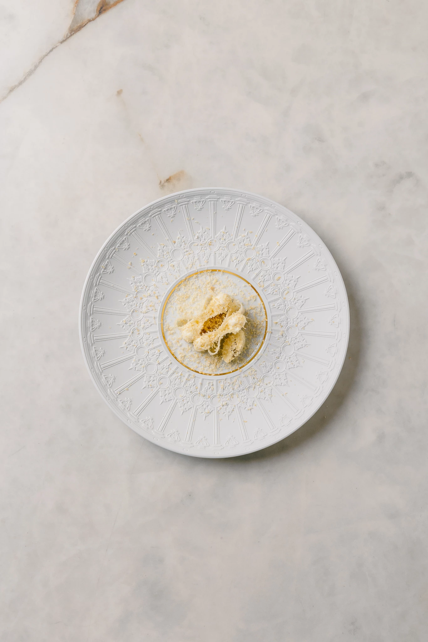 Vista Alegre Chef's Collection Aura gourmettallerken med mat fane og guldkant, ø26,7 cm