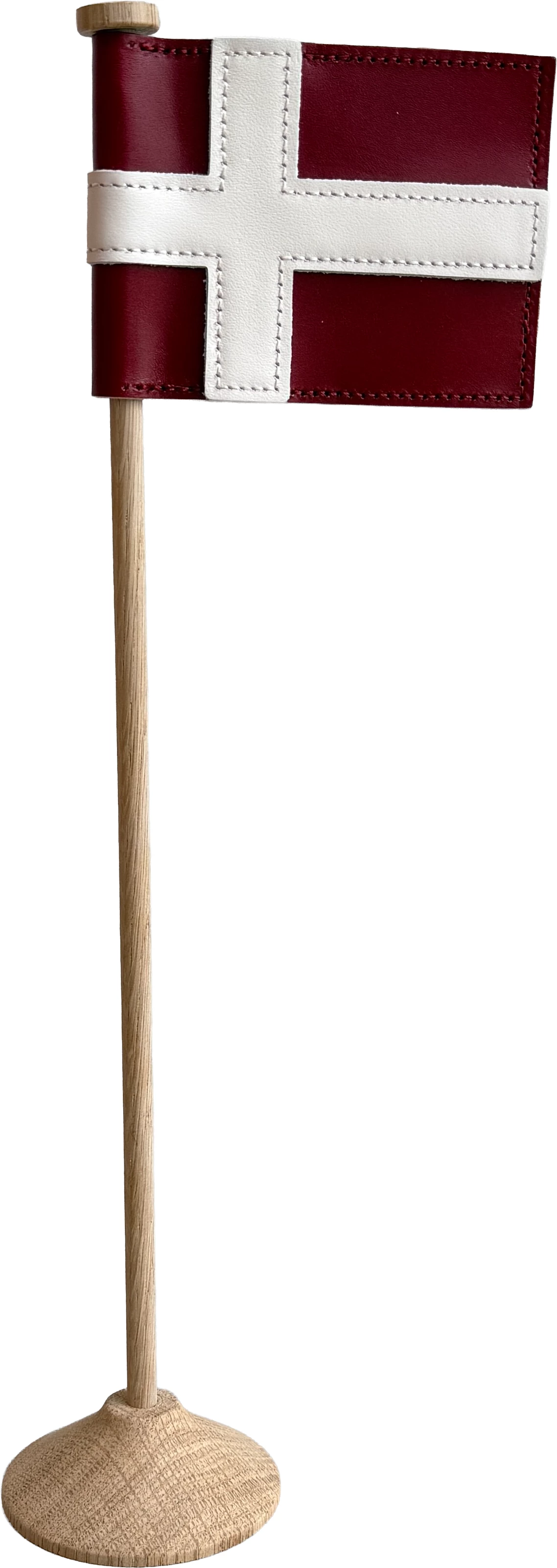 Zevi bordflag med Dannebrog i læder, olieret eg, H37 cm