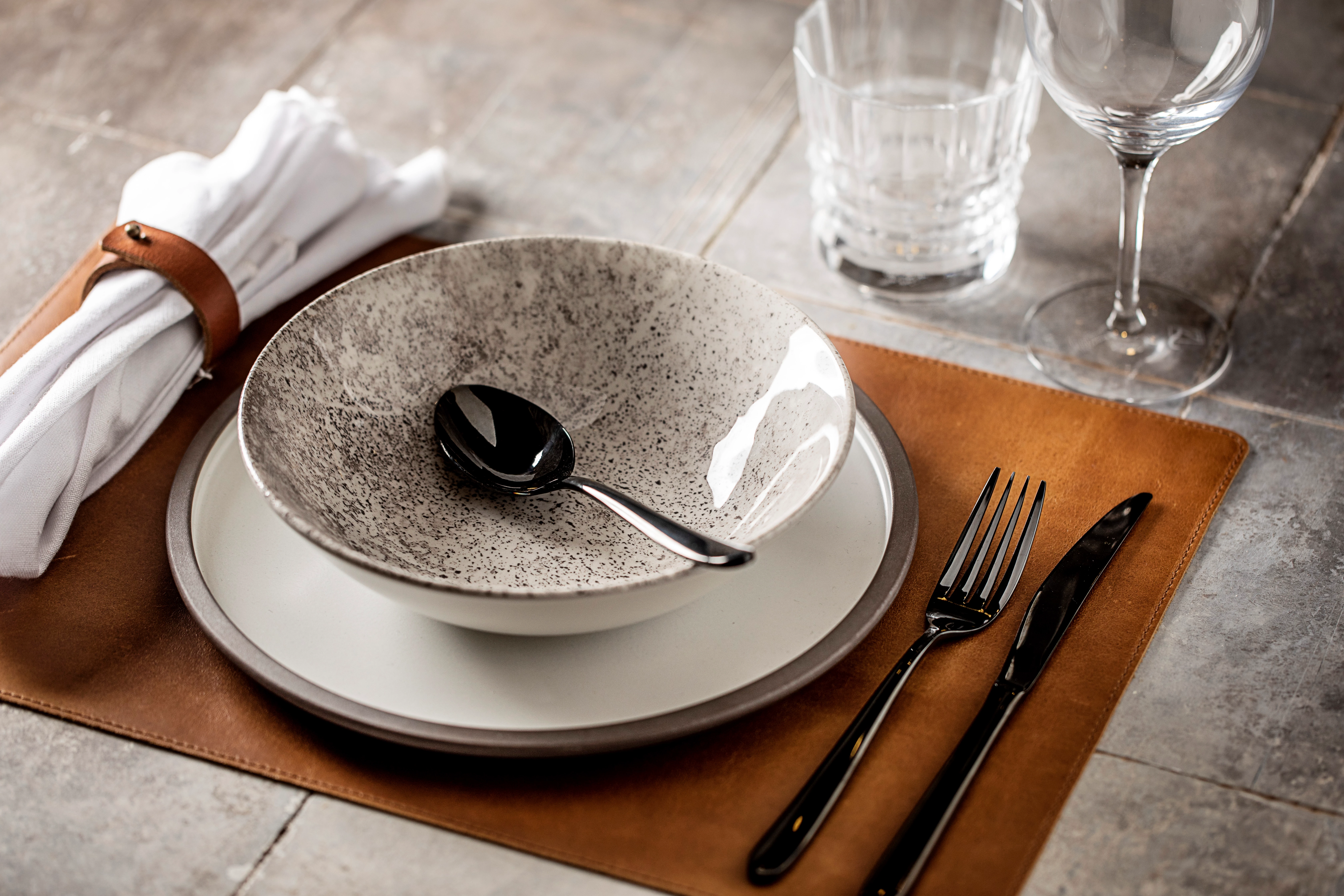 Nor flad tallerken, brun/hvid, ø26 cm