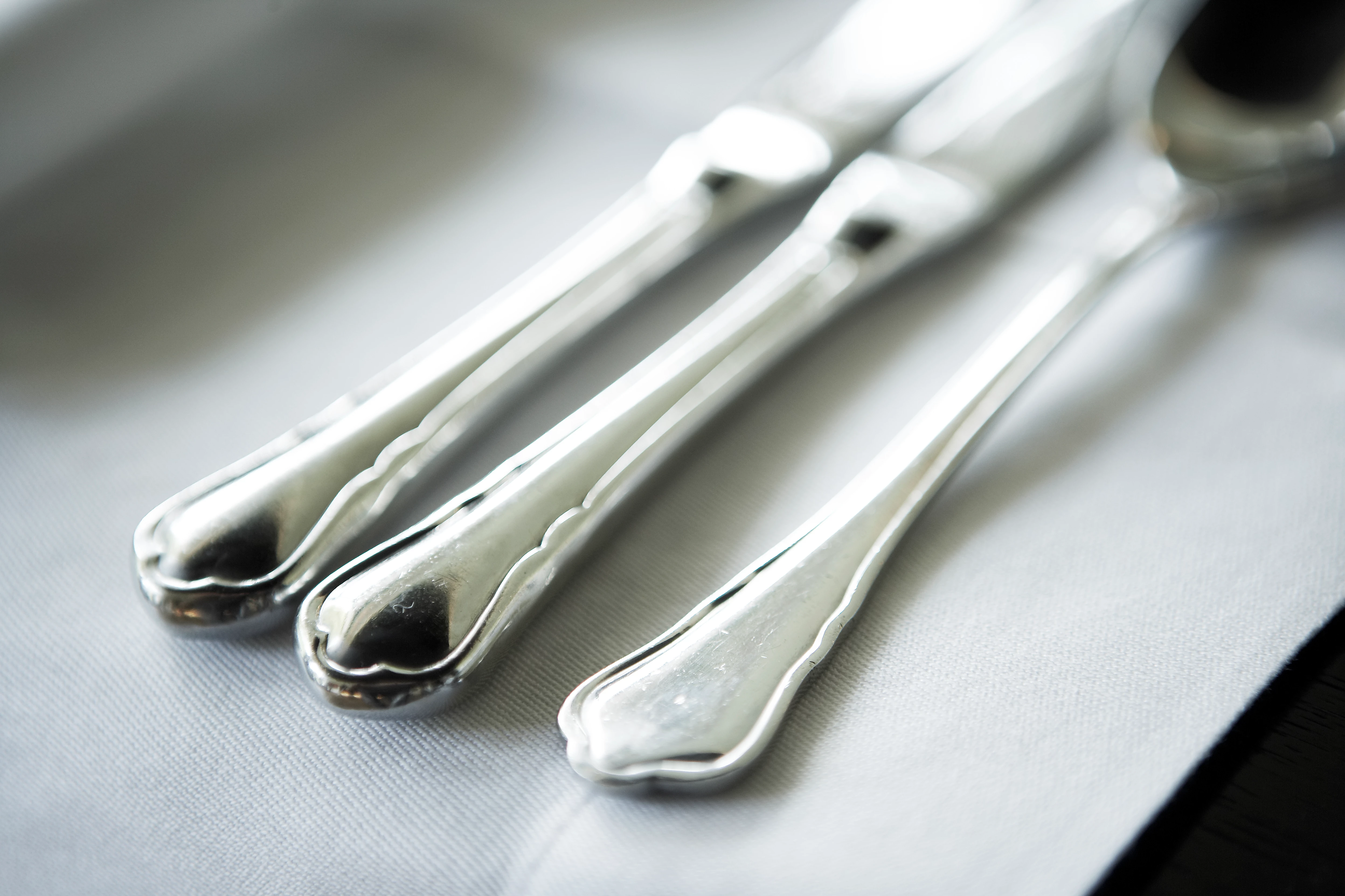 Royal Chippendale frokostkniv, hult skaft, 18,4 cm