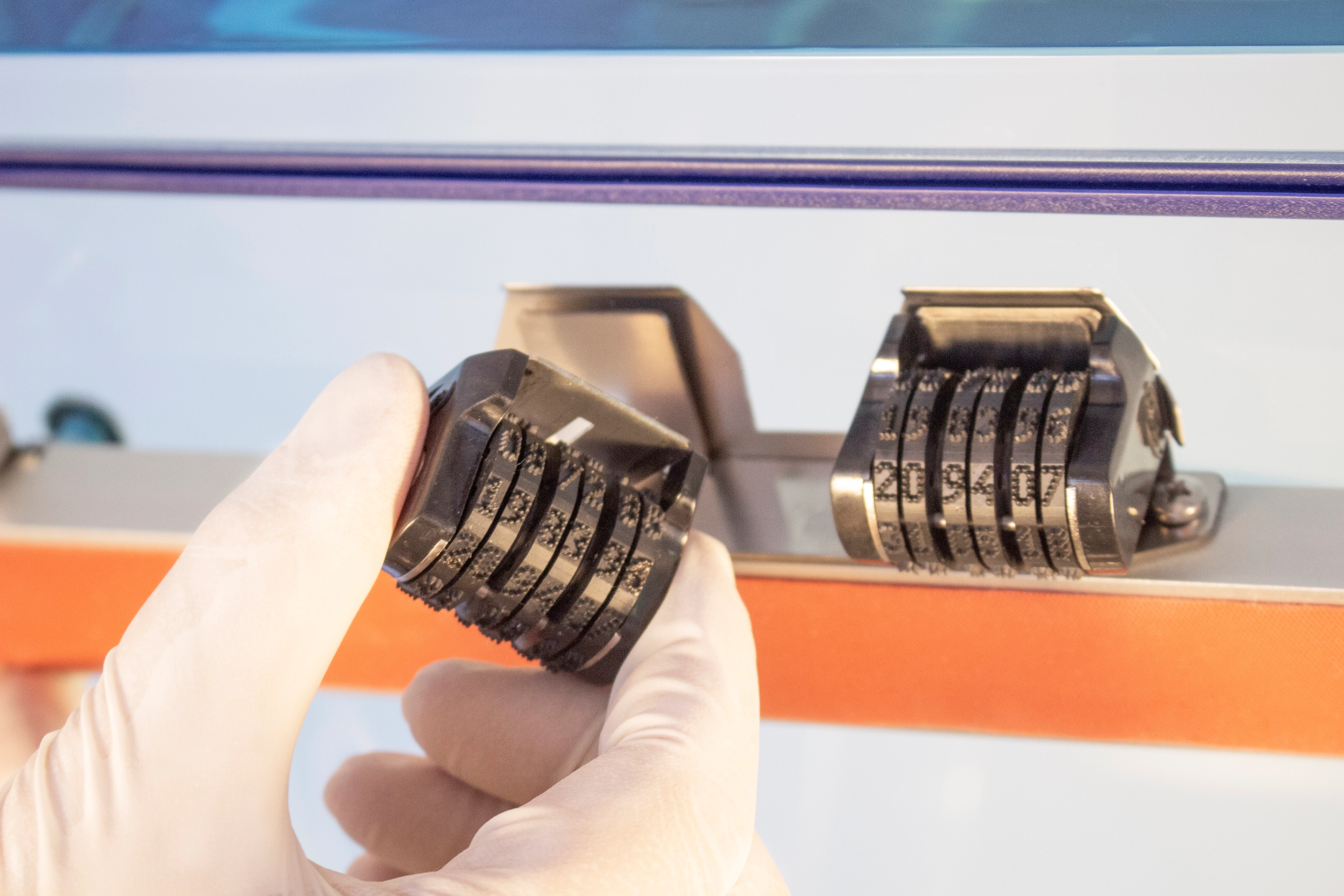 Raumgestalt serveringsplanke med sump, røget olieret eg