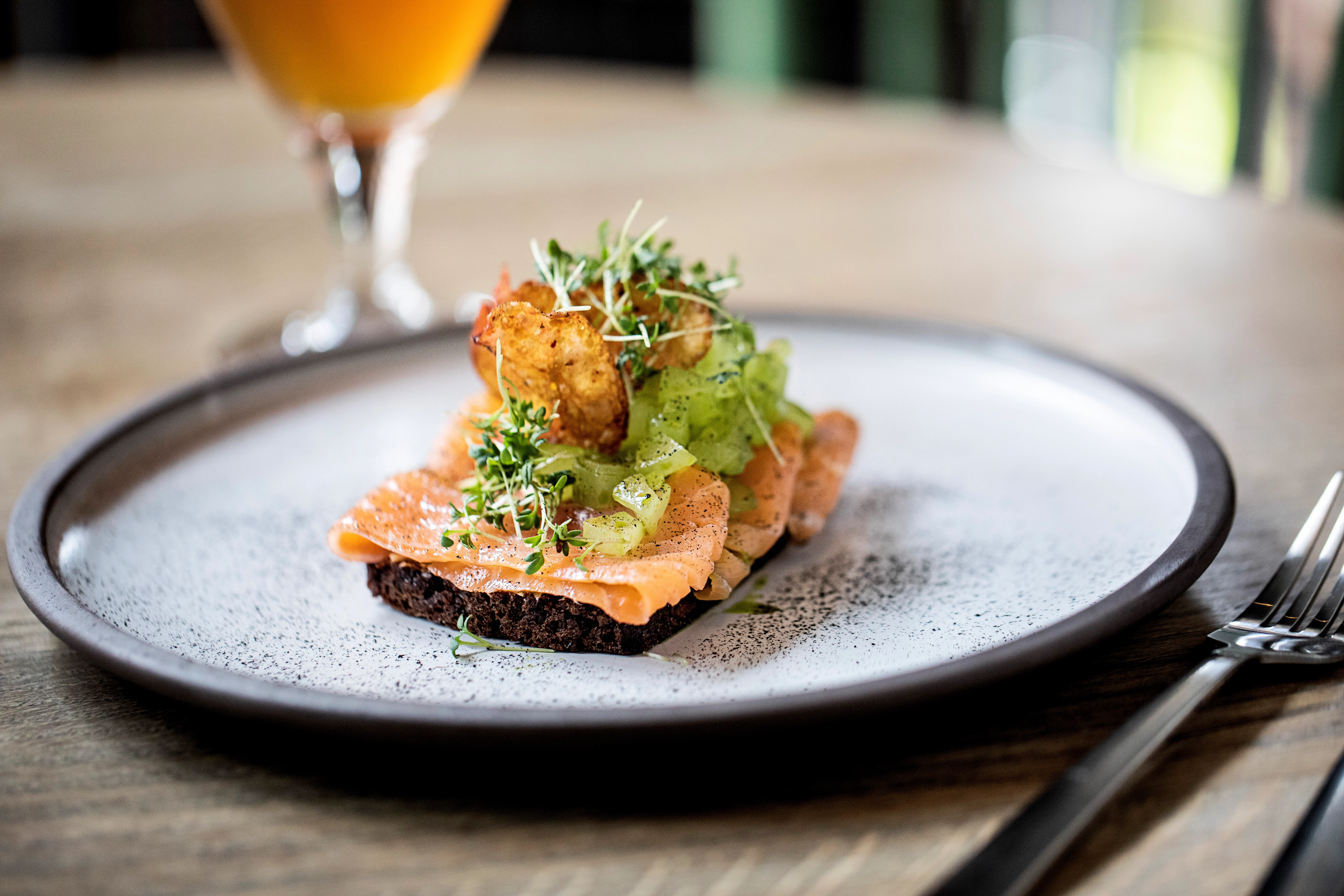 Nor flad tallerken, brun/hvid, ø26 cm