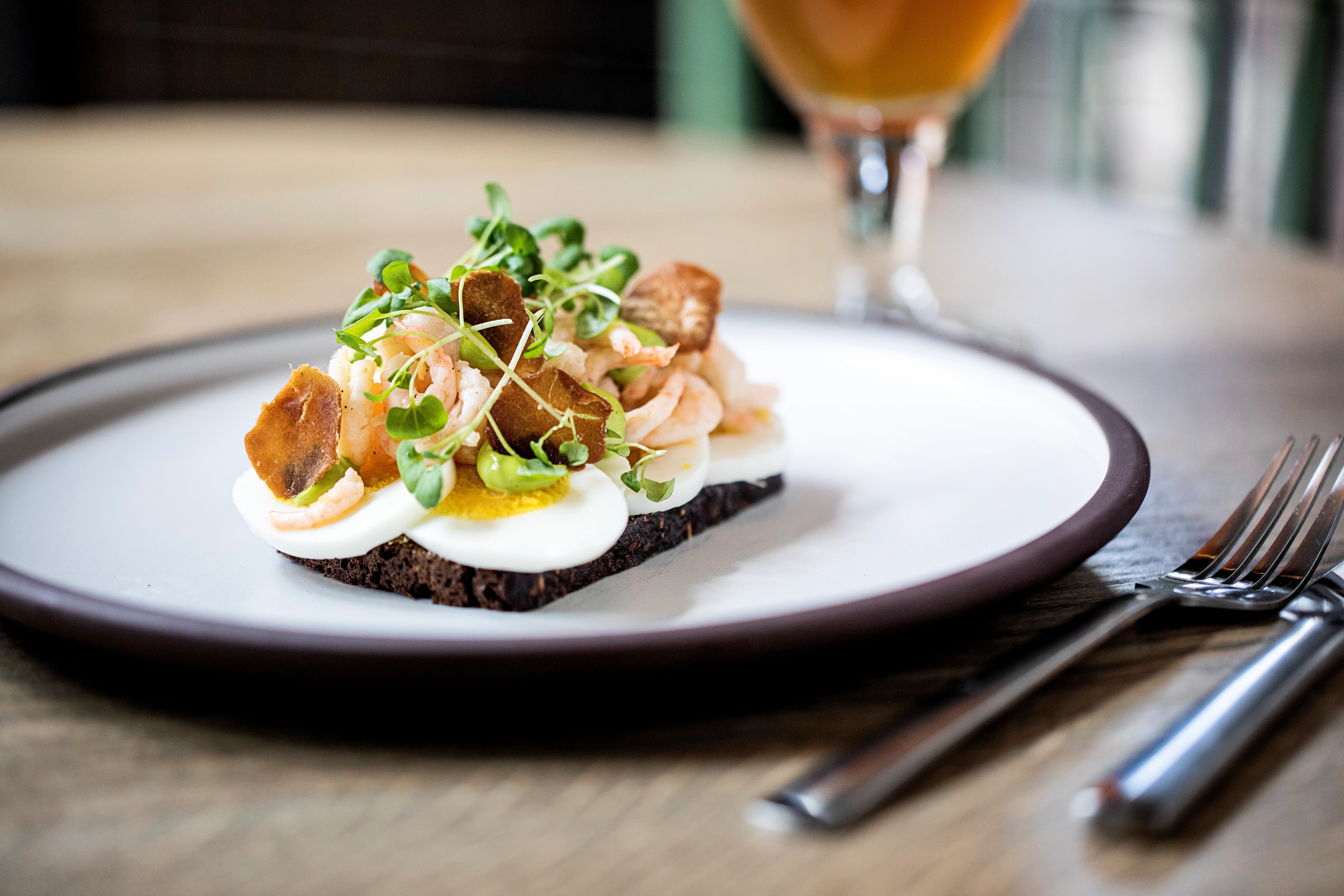 Nor flad tallerken, brun/hvid, ø26 cm