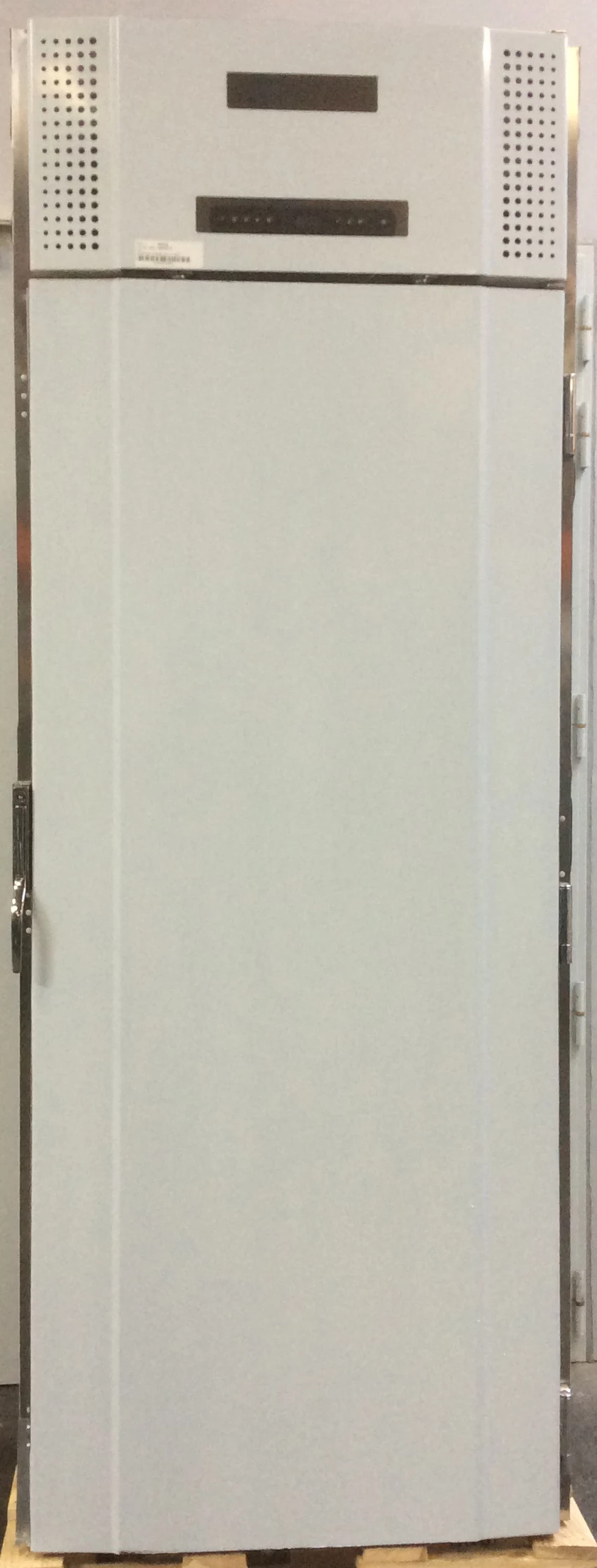 Gram Køleskab Gram K 1500 CSG ROLL-IN  Højrehængt